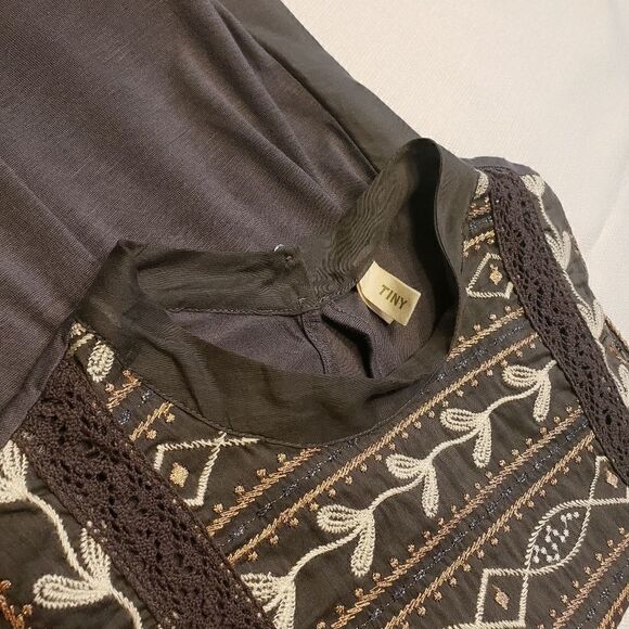 Tiny Woman's Embroidered Top - Picture 11 of 14